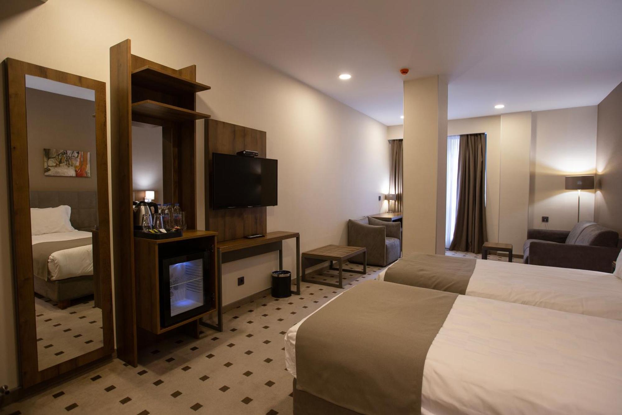 Avenue Hotel Tbilisi ภายนอก รูปภาพ