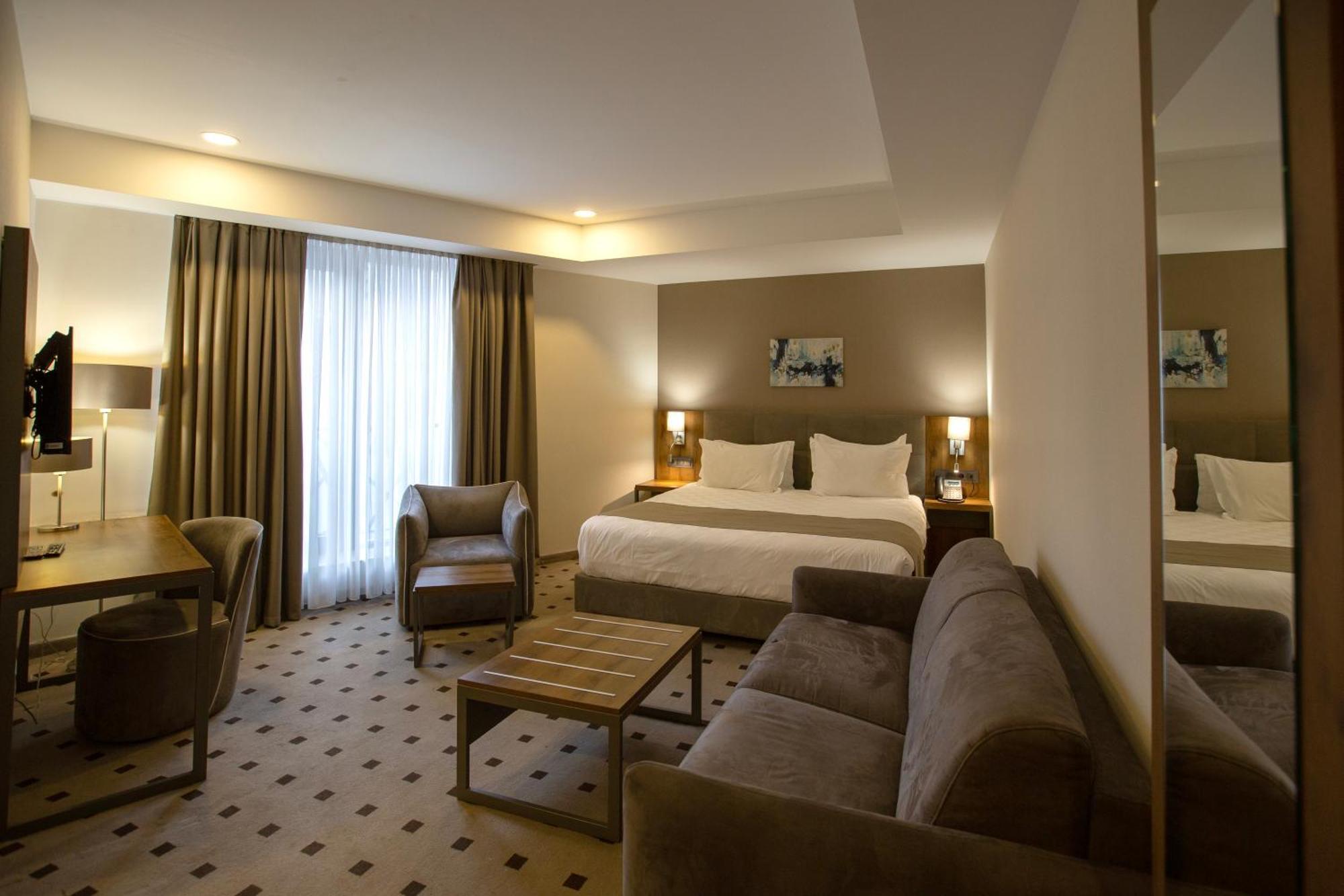 Avenue Hotel Tbilisi ภายนอก รูปภาพ