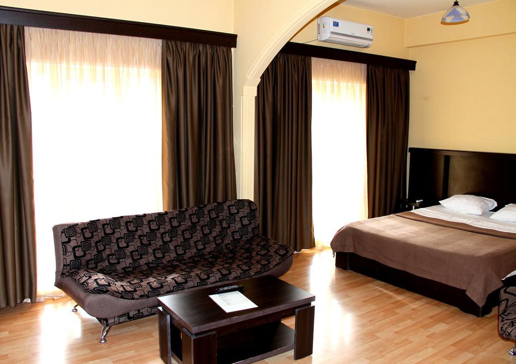 Avenue Hotel Tbilisi ภายนอก รูปภาพ
