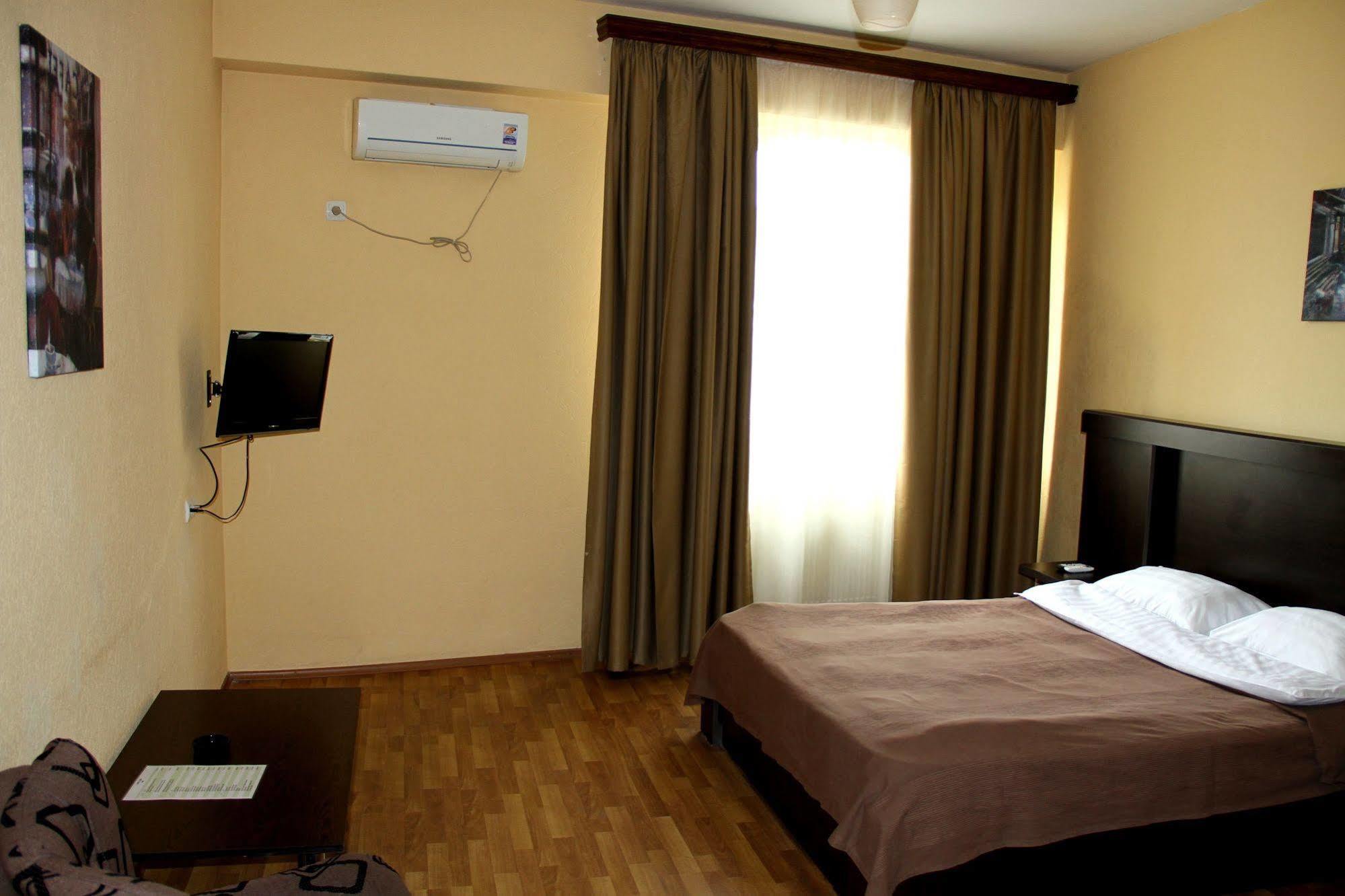 Avenue Hotel Tbilisi ภายนอก รูปภาพ