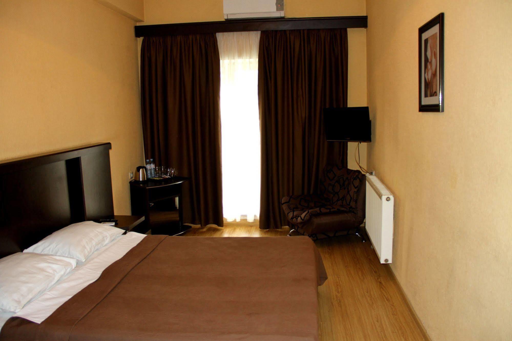 Avenue Hotel Tbilisi ภายนอก รูปภาพ