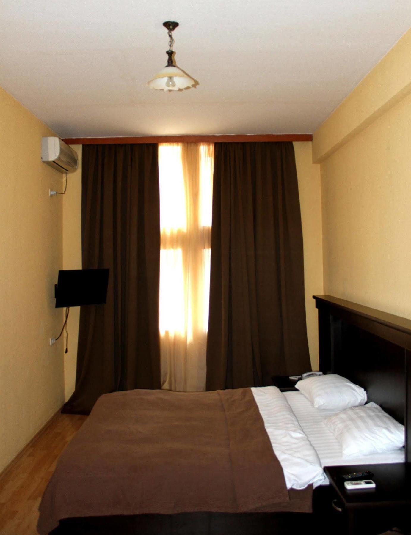 Avenue Hotel Tbilisi ภายนอก รูปภาพ