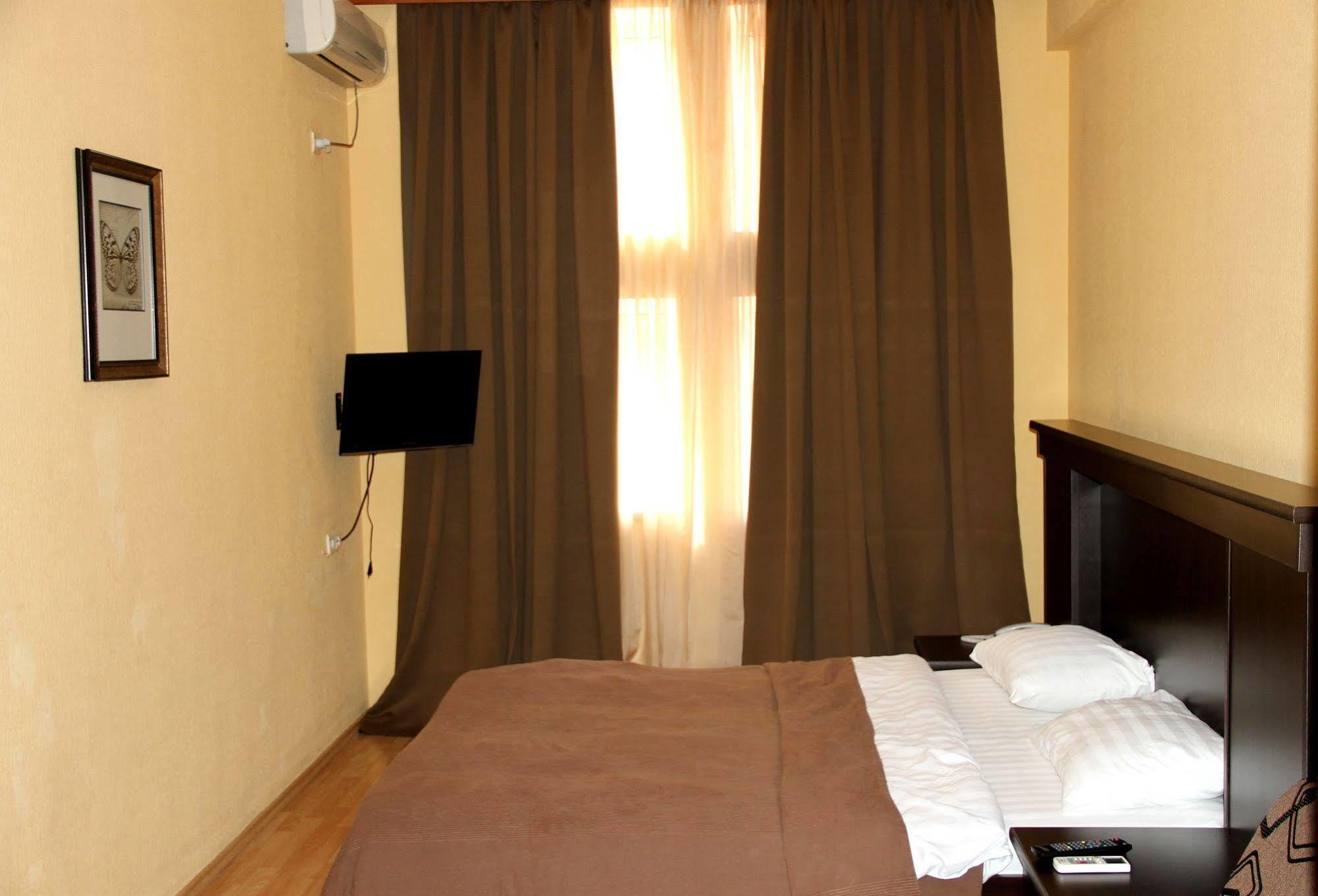 Avenue Hotel Tbilisi ภายนอก รูปภาพ